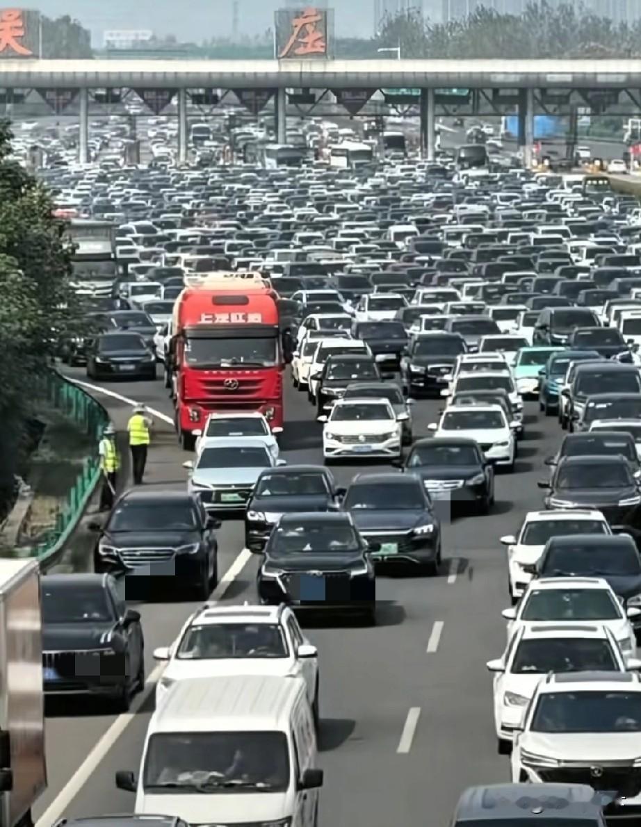 安徽再封禁省内上高速通道，只为让他省人顺利过境10月7号，当安徽交通主管部门发