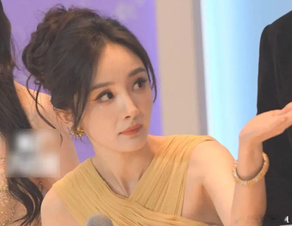 杨幂魏大勋内场同框我是大侦探那时候是不是很多人磕魏大勋和杨幂啊？？？