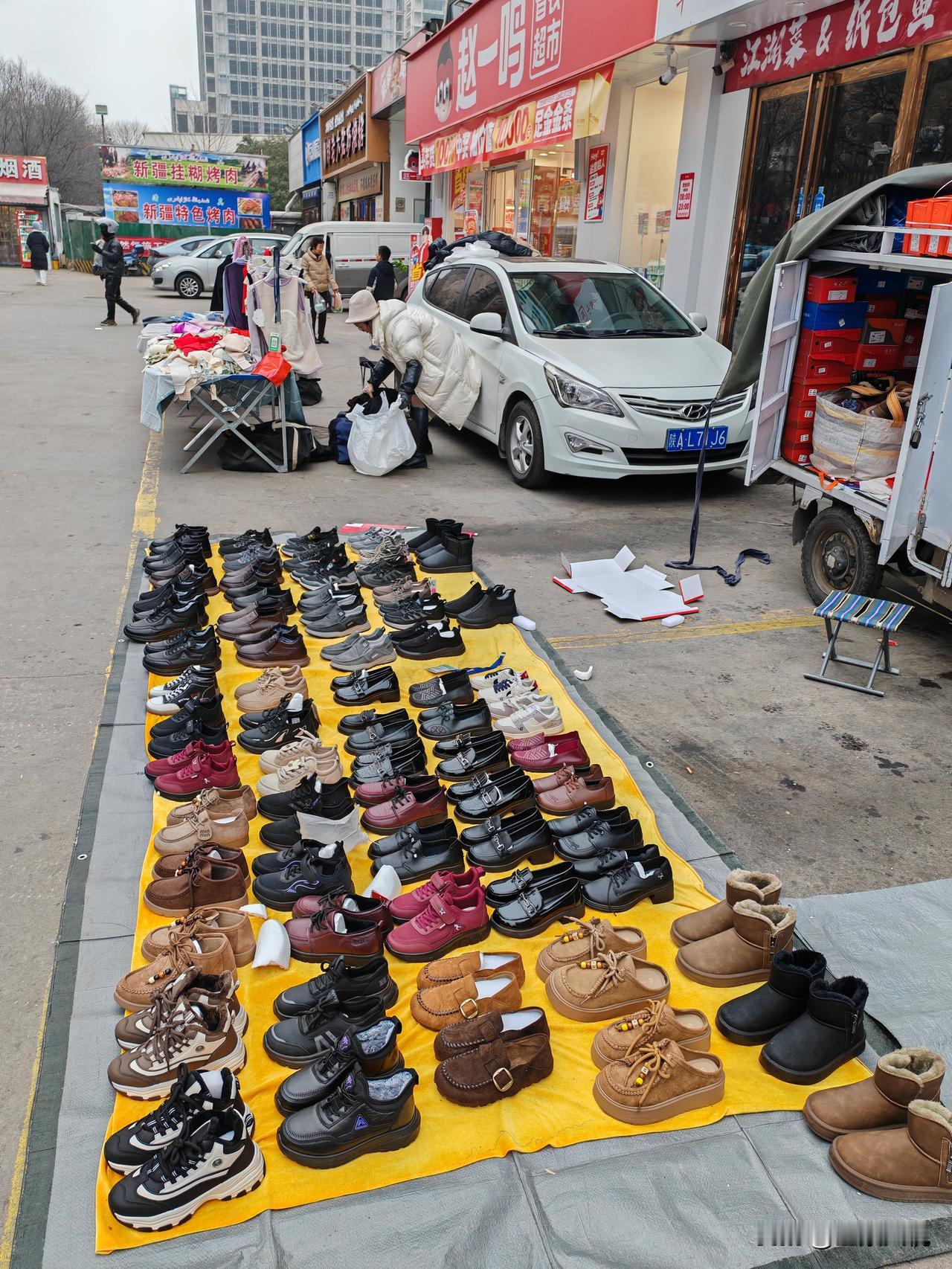 都说大城市生活费用高，可西安也有费用低的地方。我住的小区附近是一