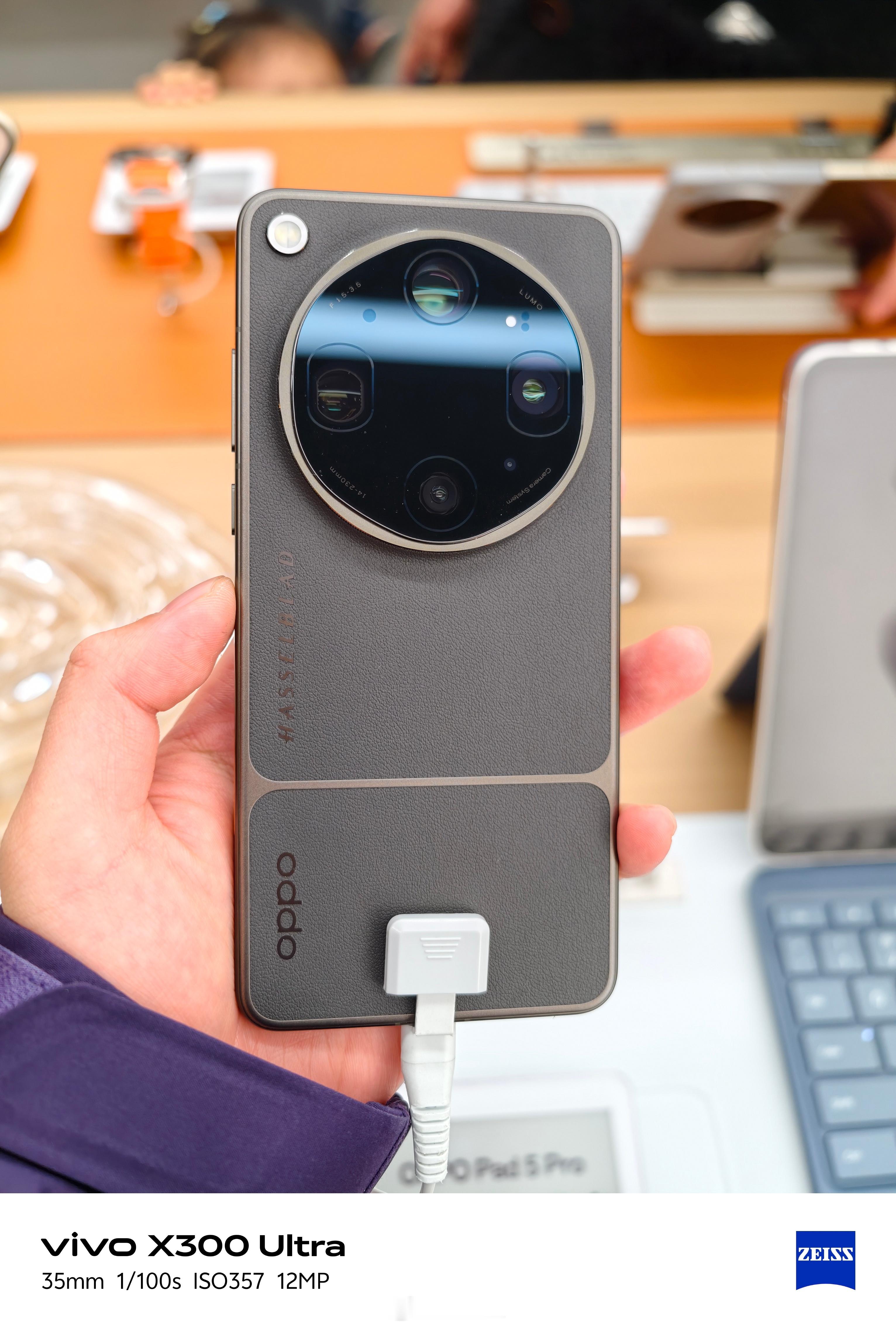 看了眼findx9ultra，网上看图蛮丑的，但是看真机意外的不错，6.5GH