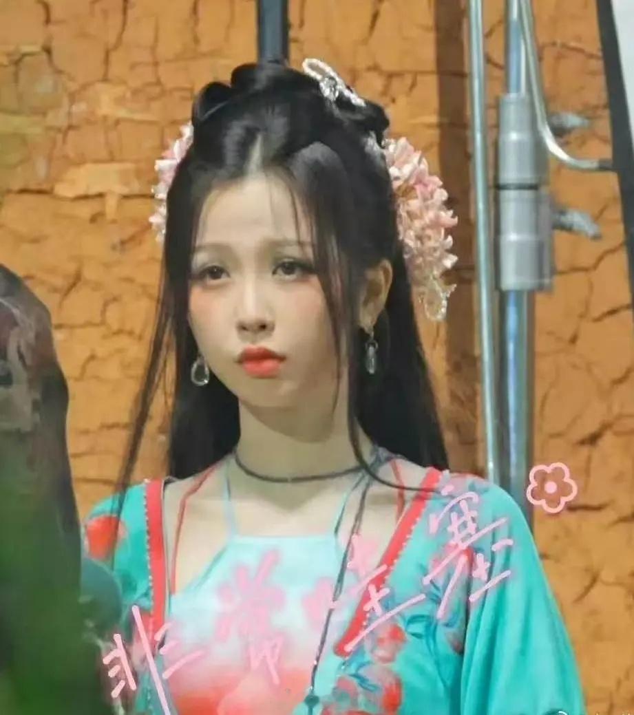 虞书欣生图vs精修这是一个人吗？？​​​
