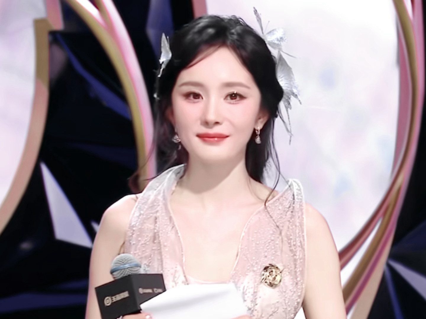 永远值得珍藏的镜头🥰🥰-杨幂|王者荣耀共创之夜​​​