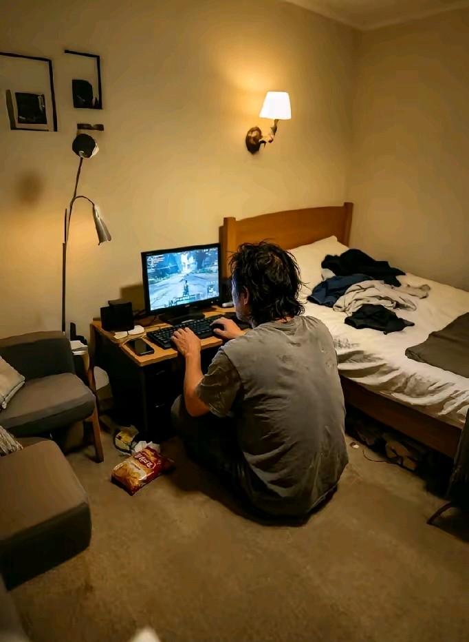 现在有的大学生毕业出来以后开始躺平摆烂了！隔壁家小孩去年大专毕业，找了一年的工作