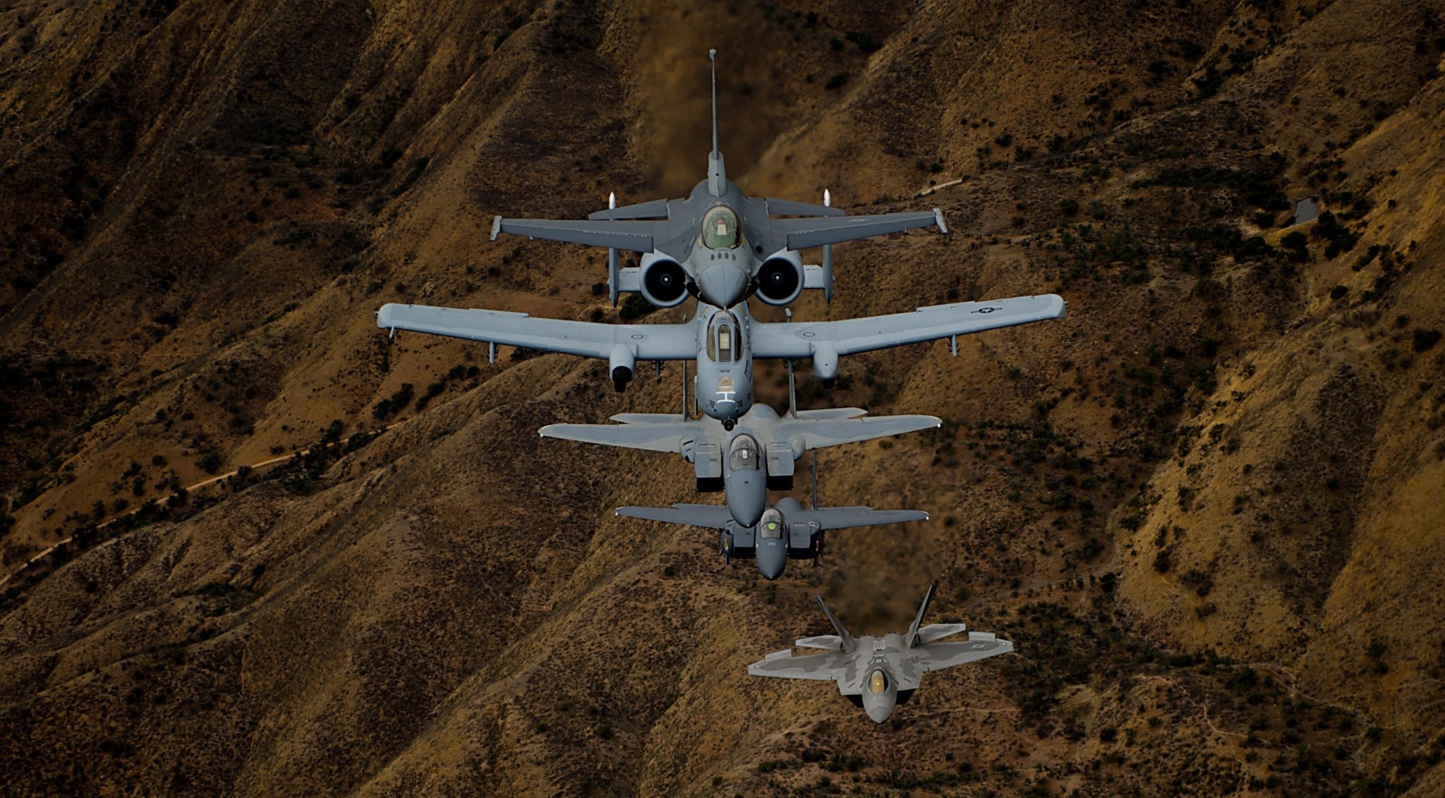 靓仔叠叠乐,“三发版”F-16瞩目[大笑]​​​