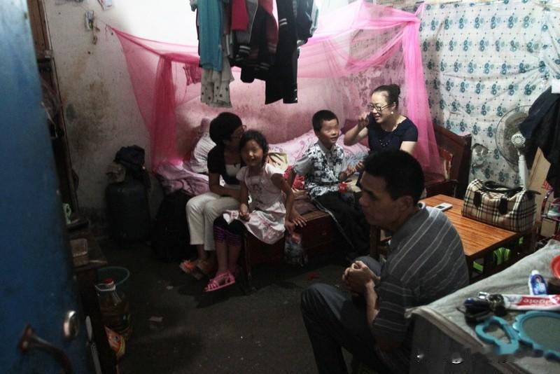 安徽淮北这对夫妻的故事太让人感慨了。11月1日，52岁的丈夫突发疾病去世，才过了