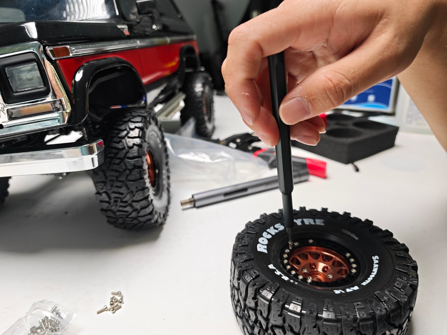 体味一下打螺丝的乐趣