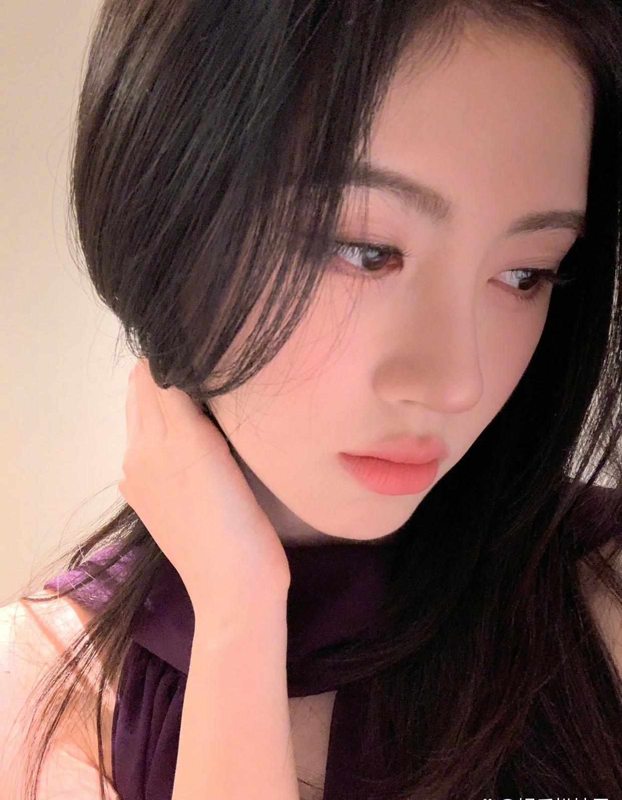1.陈晓现在接触的是圈外素人，其他女艺人都不会与他暧昧，毕竟那位前妻可不是善茬。