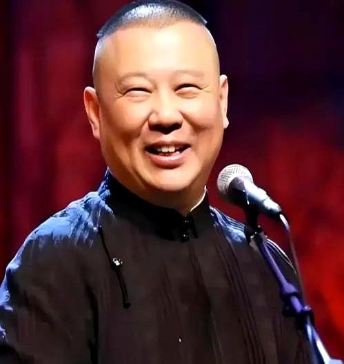 这两天，一张“学历表”在网上疯传时，德云社又被推上讨论场。有人列出：离开的李菁
