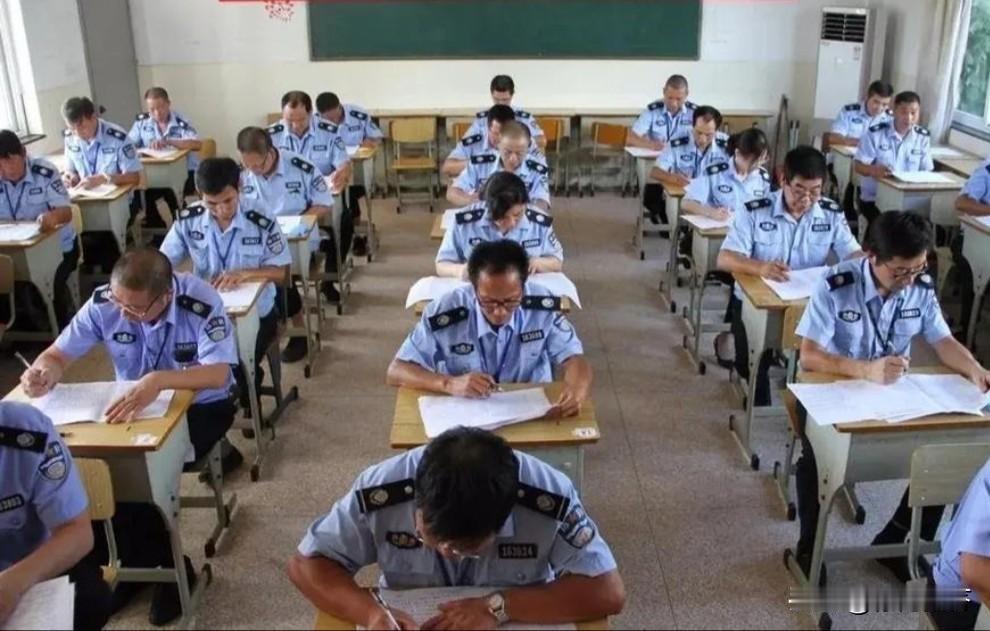 1、辅警有固定的转正时间吗？答案：没有，辅警转正主要分立功转正、定向招录考试、