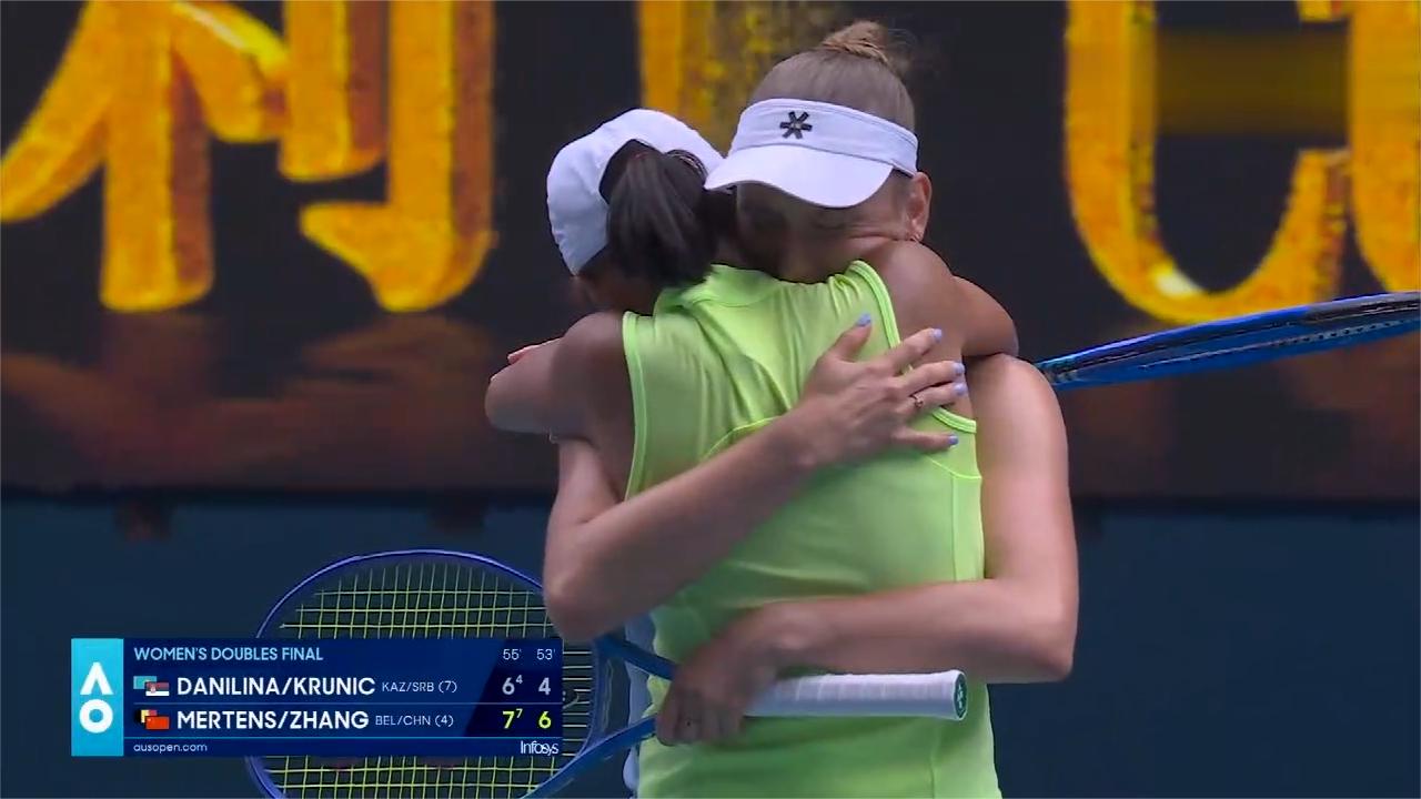 张帅澳网女双夺冠震撼瞬间!慢镜头还原激动落泪高光时刻