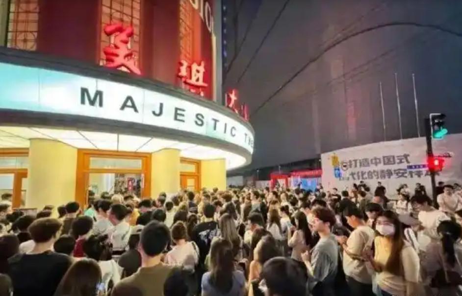 太离谱了！一场付航脱口秀演唱会，1300张票中，1000张黄牛票，结果导致80%