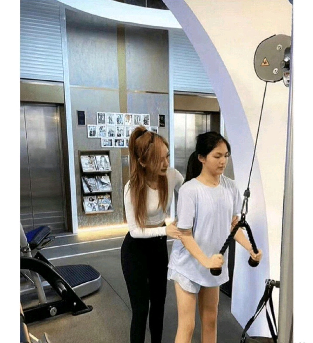 王诗龄这个腿算得上内娱第一直了