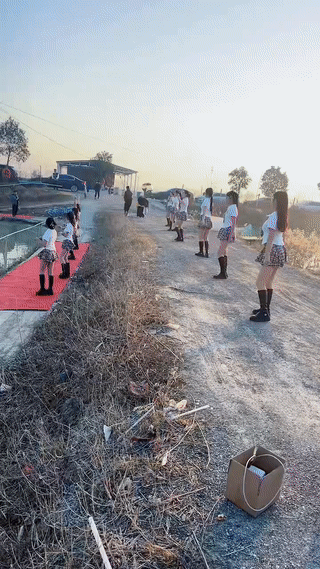 休闲垂钓园开业以来生意一直都不好？来这里钓鱼的人寥寥无几？鱼塘老板无奈之下，