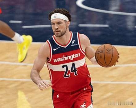 记者:老鹰队可能放弃麦科勒姆留下基斯珀特据著名记者JakeFischer报道