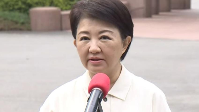 针对解放军对台军演，12月30日，台中市长卢秀燕受访时叫嚣，“任何危害2300万