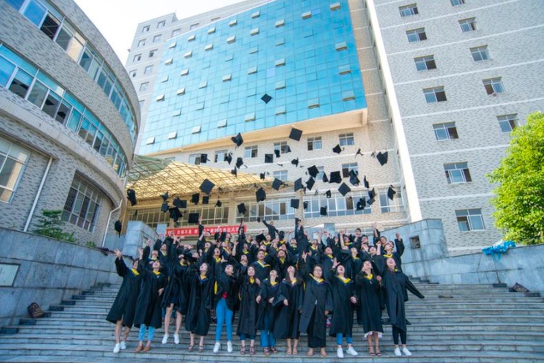 就业形势演变如此之快，令人望尘莫及！有一个朋友家是泰安的，说泰安当地有