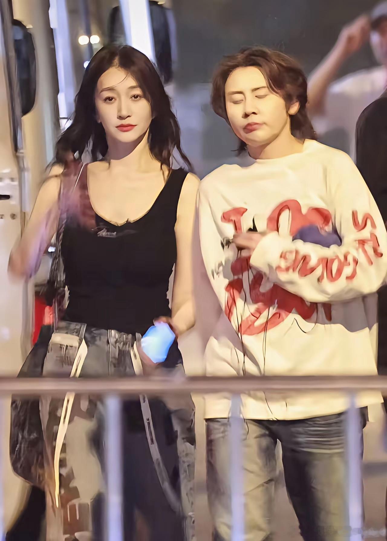 别了温哥华主演就是赵子琪和李小冉，这么看李小冉真吃防腐剂了，她甚至比赵子琪还大一