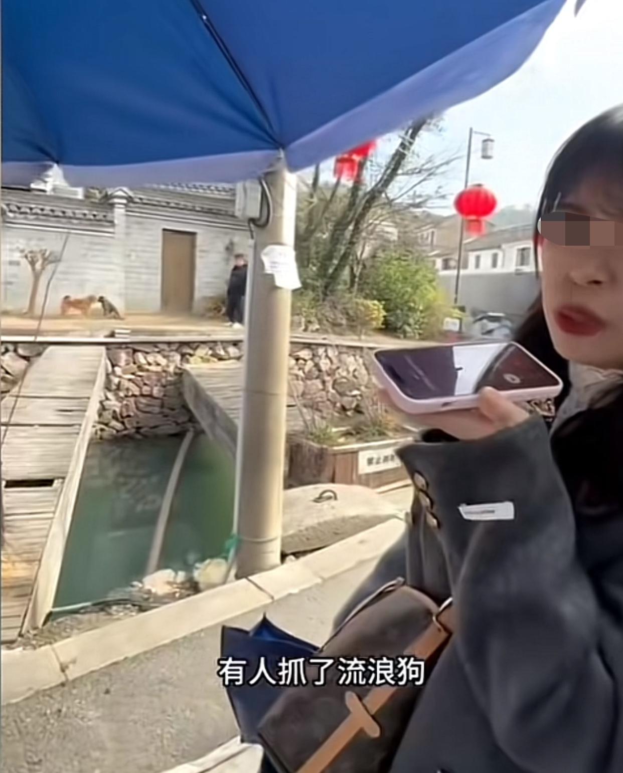 山东一家人到韩岭市集旅游，在路边摊坚持要救一只可能要被宰杀的流浪狗，本来以为是一