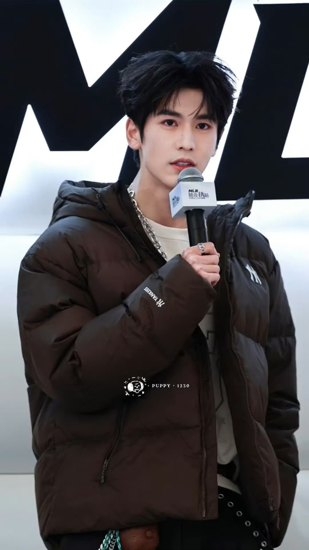 怎么有人穿羽绒服都可以帅成这样啊·张凌赫