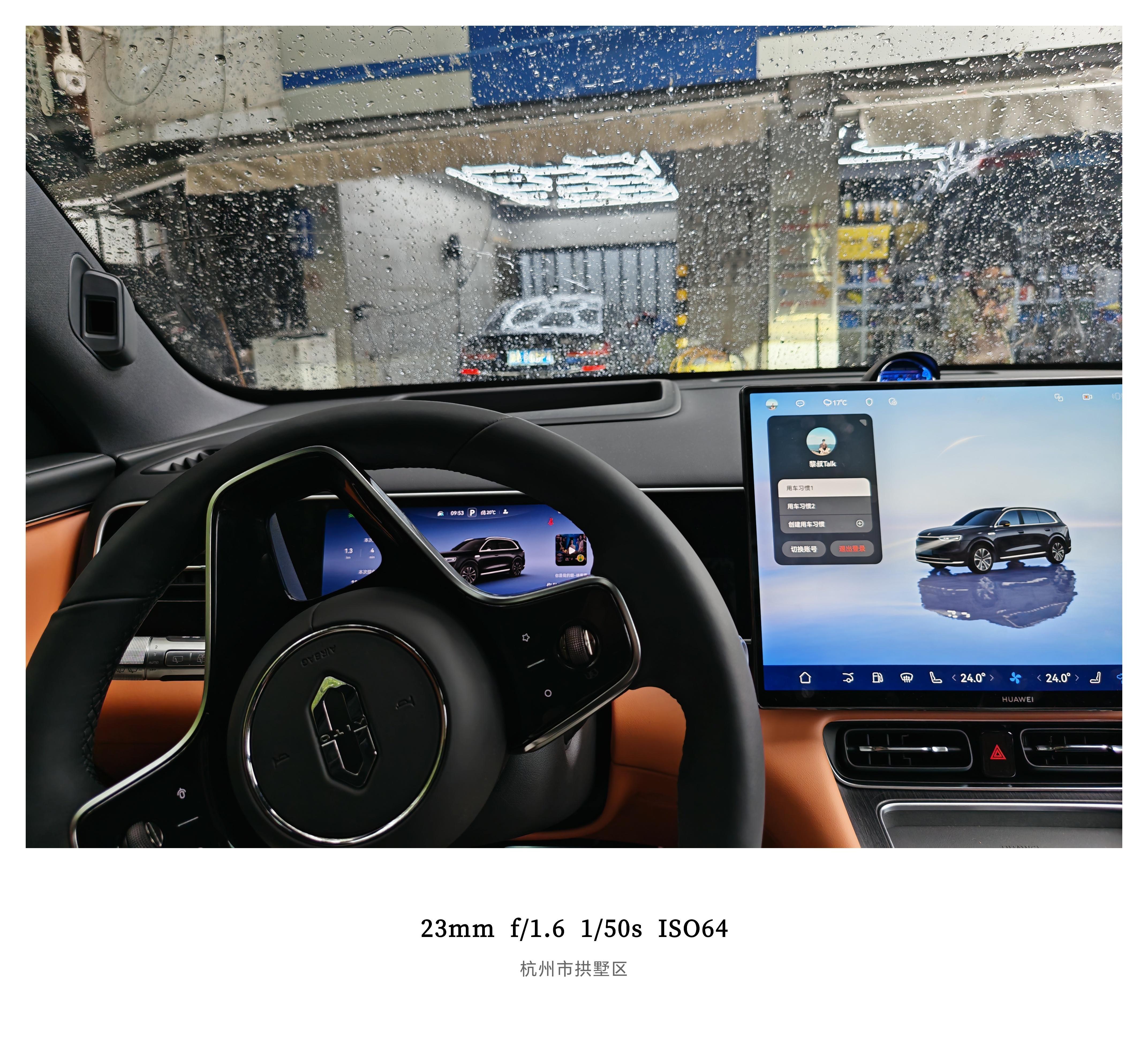 我以为只有我一个大聪明会下雨天洗车没想到前面还排了一位…没办法跑完高速那虫尸实在