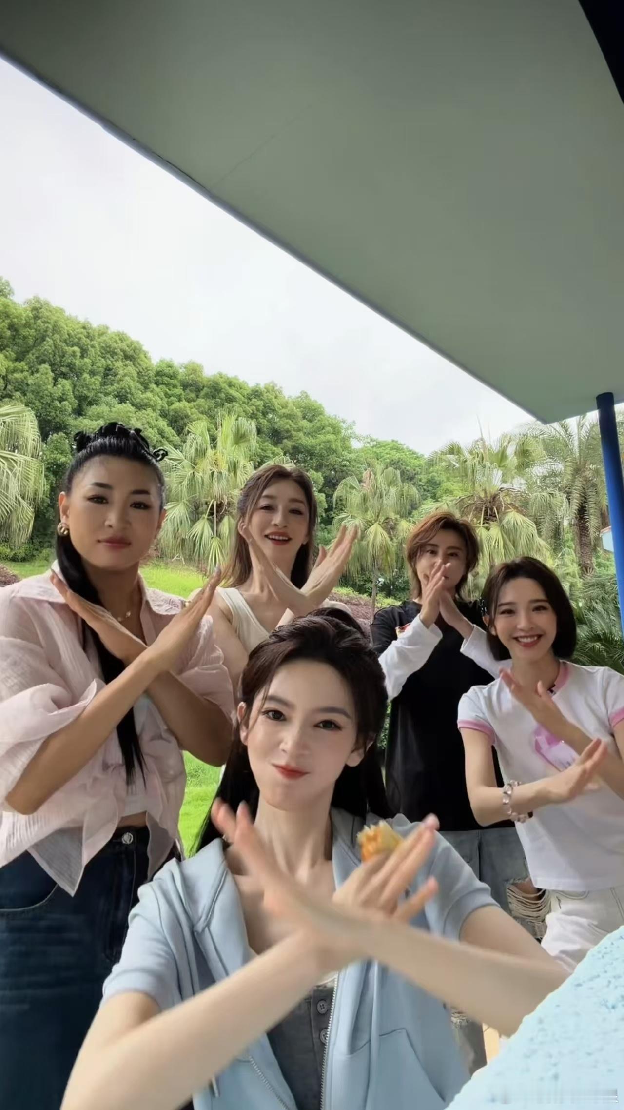 陈瑶和姐姐们乘风时光vlog看完陈瑶的vlog，我也想去乘风了，不是为舞台，是
