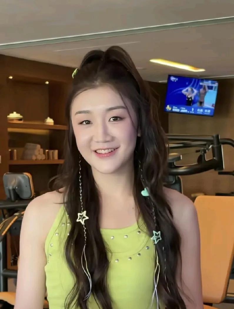 陈梦说女性运动员有追求美的权利！这是她的心声啊！于是……稳重大气是她，灵动俏