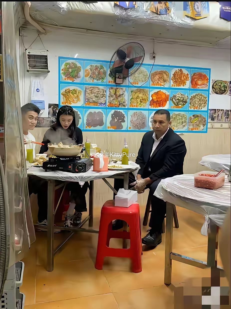 有钱人出门果然都带保镖