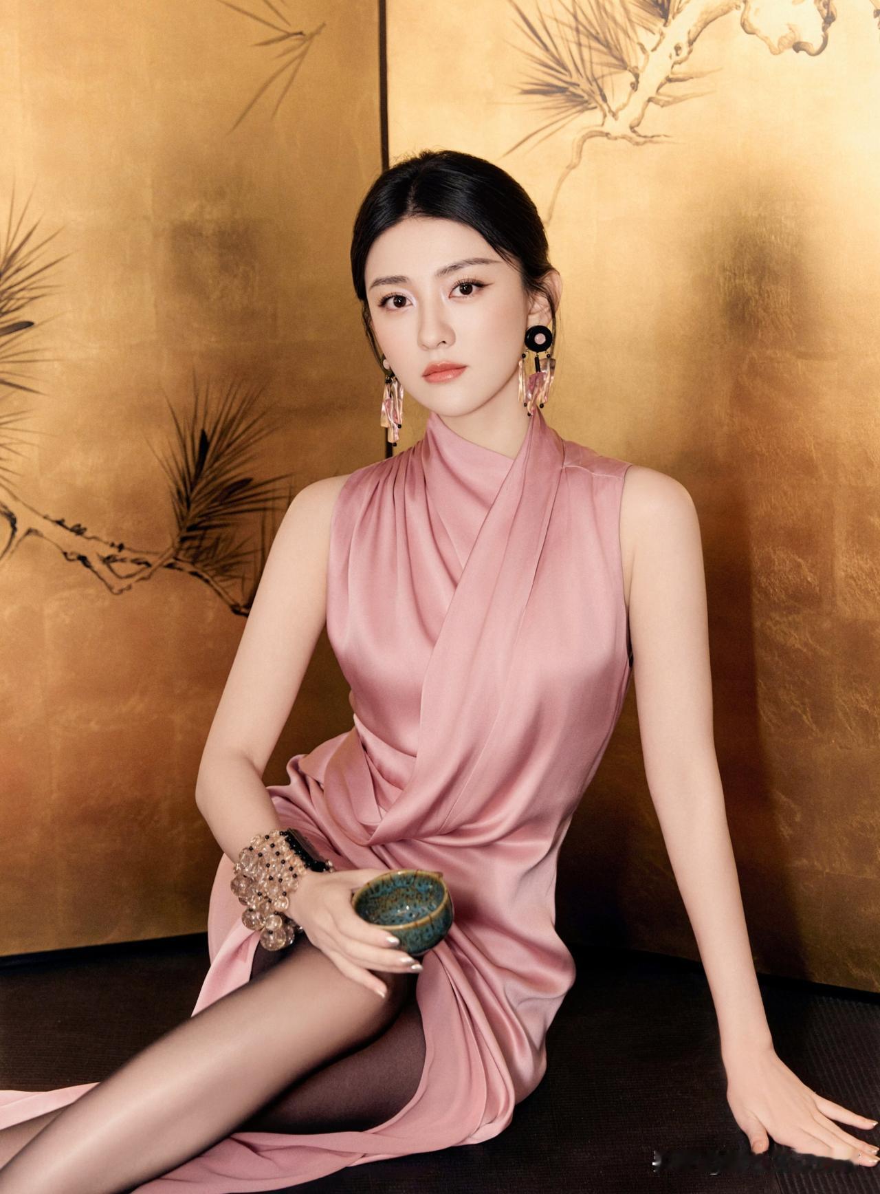 梁洁好美，难怪会火