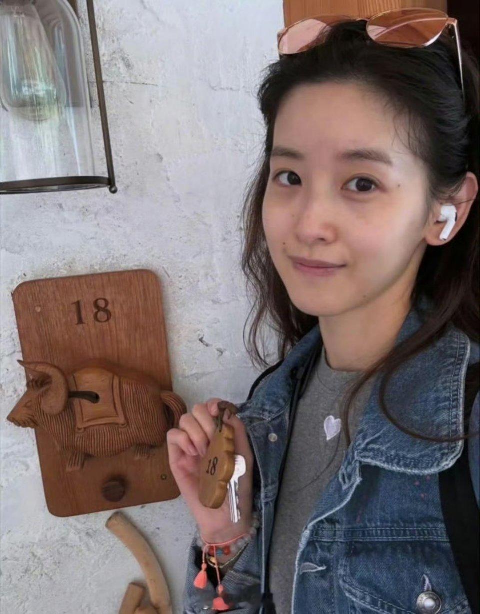 章泽天素颜生图​​​