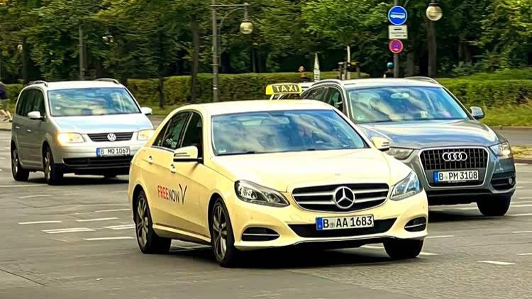 双标? 奔驰当德国出租车是高端, 比亚迪在中国当网约车就是LOW?