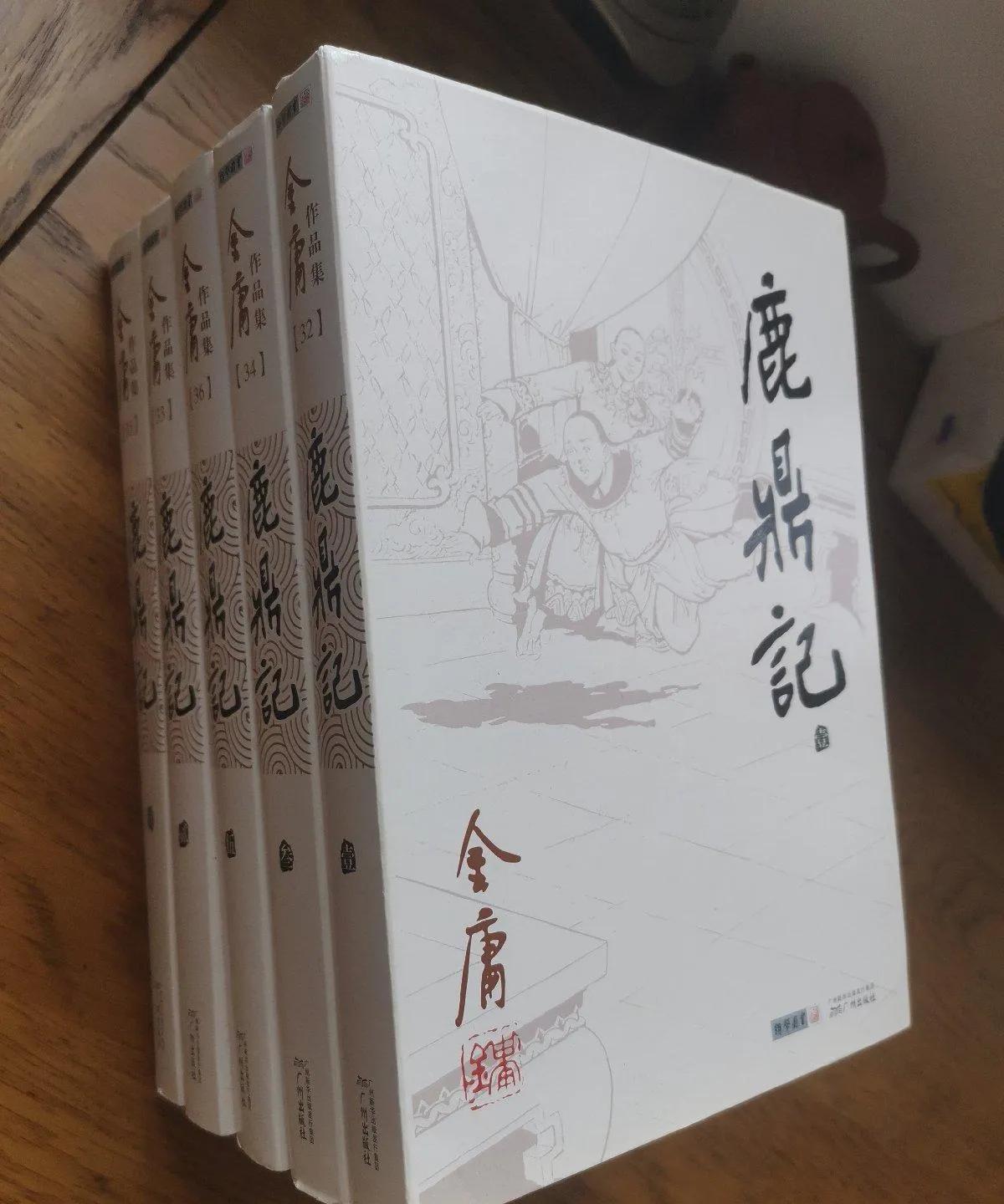 金庸小说《鹿鼎记》韦小宝曾在少林寺出家年纪虽小但因为辈分高受到众僧尊重。在少林寺