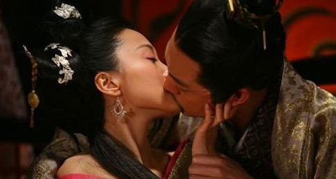518年的一天，北魏兰陵公主发现自己的婢女怀孕了，不禁十分好奇的她责问婢女：“