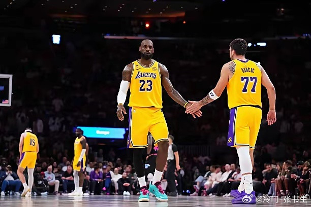 詹姆斯历史级数据即将完成！詹姆斯达成43000+12000+12000简直震撼到