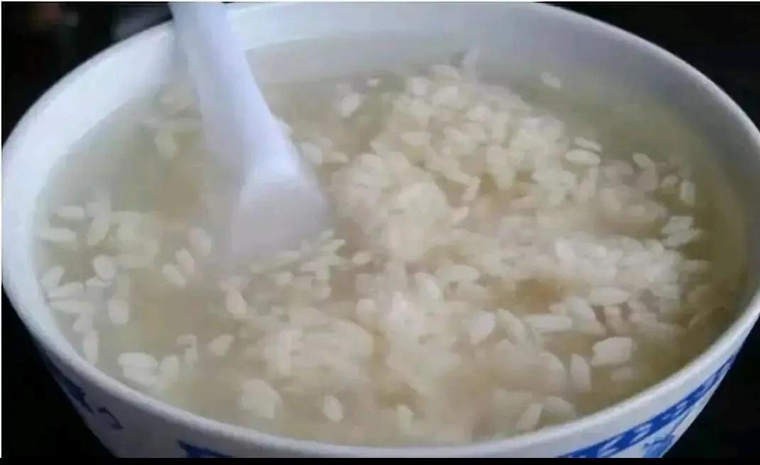 你们喝过米酒吗？我今天早上喝了一碗米酒，加热的，然后，然后有点晕，一直想睡觉?