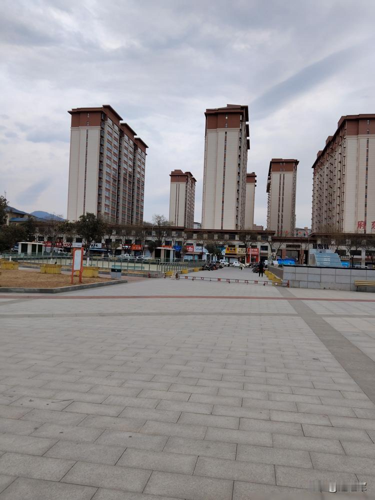 新教师入编，3个月后才发工资……我朋友女儿特岗入编，上班后第4个月后，工资一分不