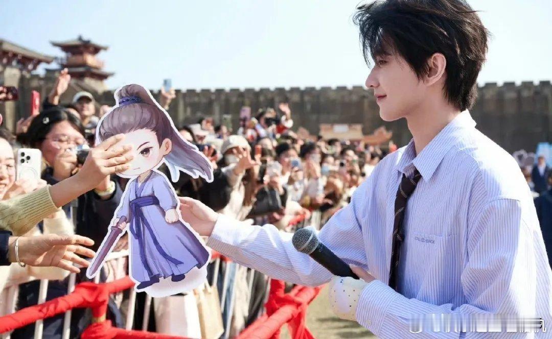 最近，关于两部古装剧的改编闹得沸沸扬扬，一部是吴磊i的《剑来》，另一部是杨洋的《