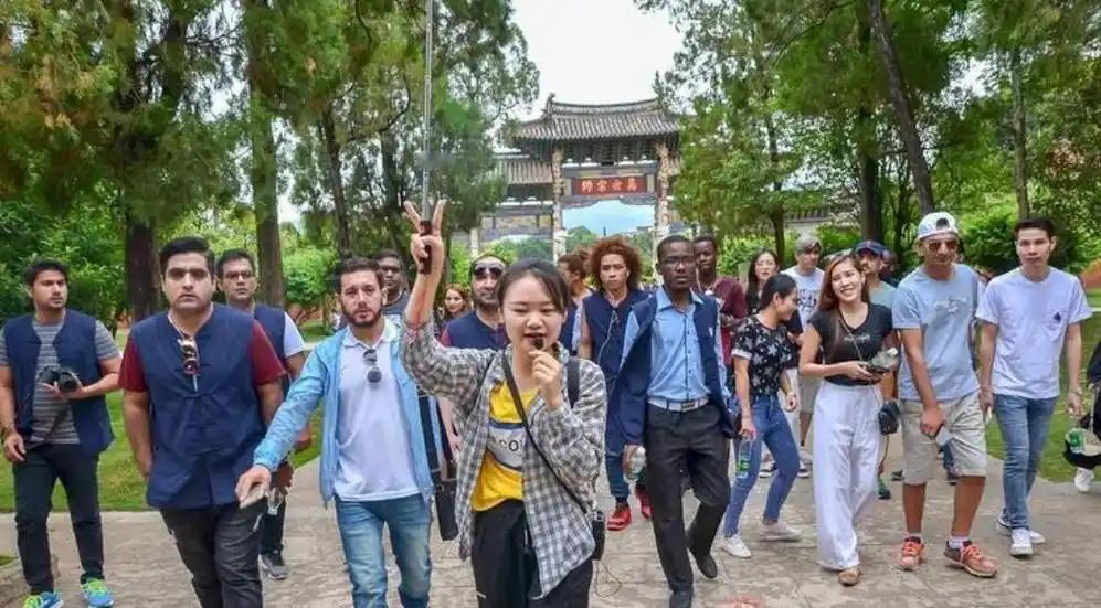 中国又一城市被“霸占”，10万老外不愿走，还想留下来结婚生子，这个城市究竟有什么