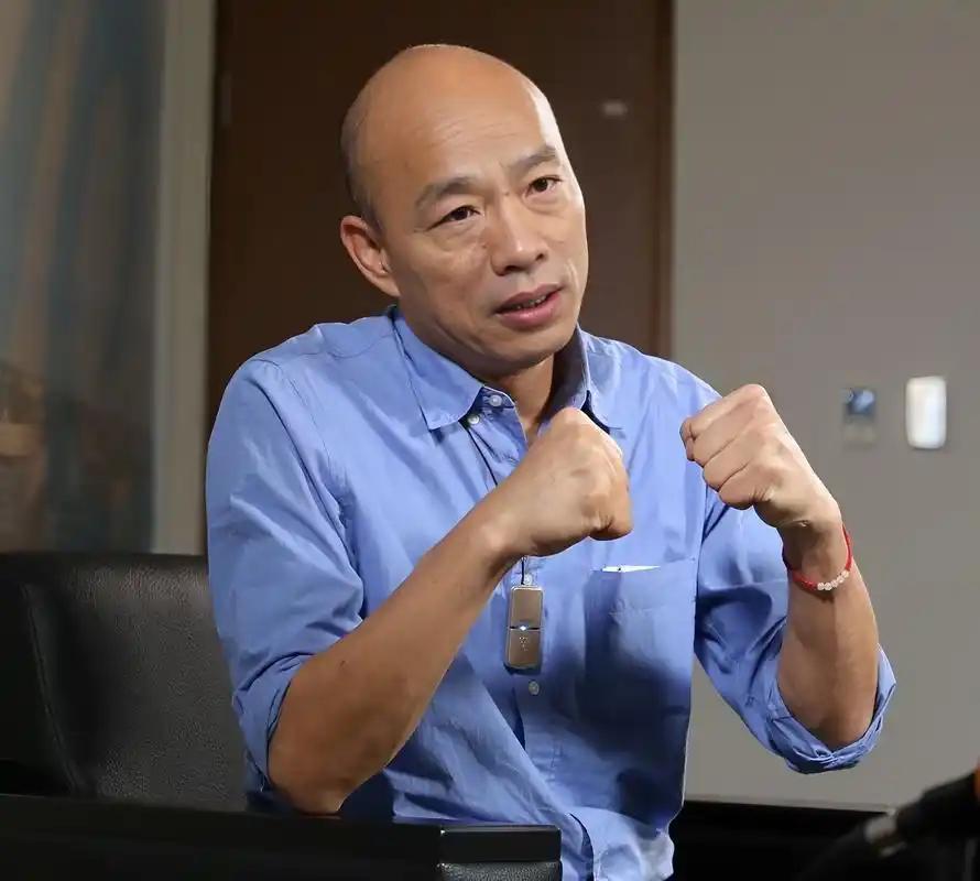 韩国瑜终于回应卓荣泰“不副署”了，但听完只觉得悲哀。满嘴都是“呼吁沟通”，一句重