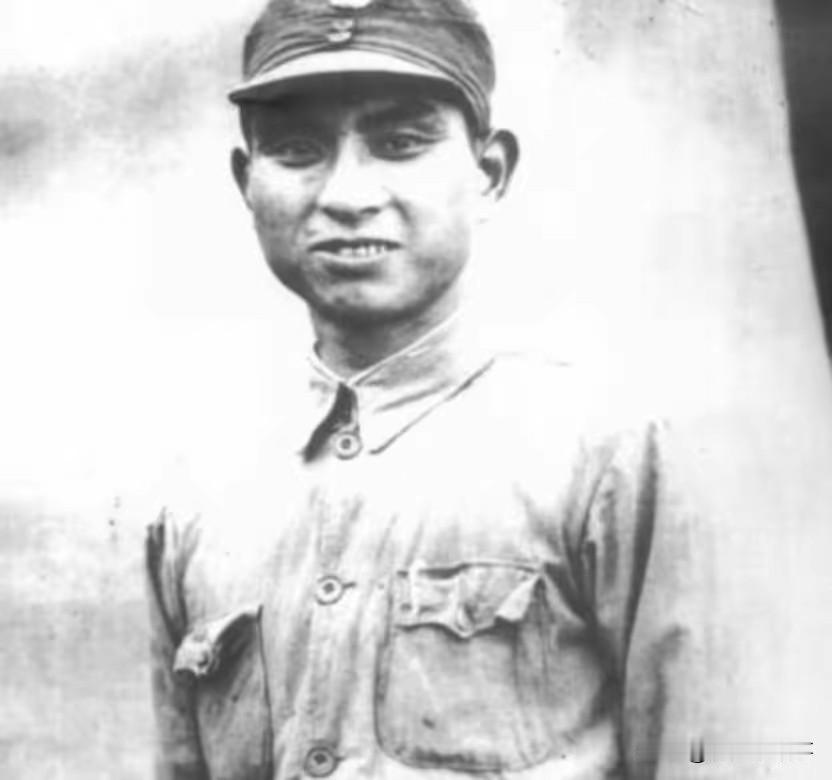 1949年11月，一天解放军司令员杨勇在回到房中时，突然感到一把枪顶在脑后。他回