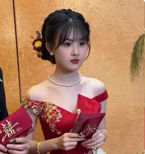 新娘太漂亮了，还有点可爱。