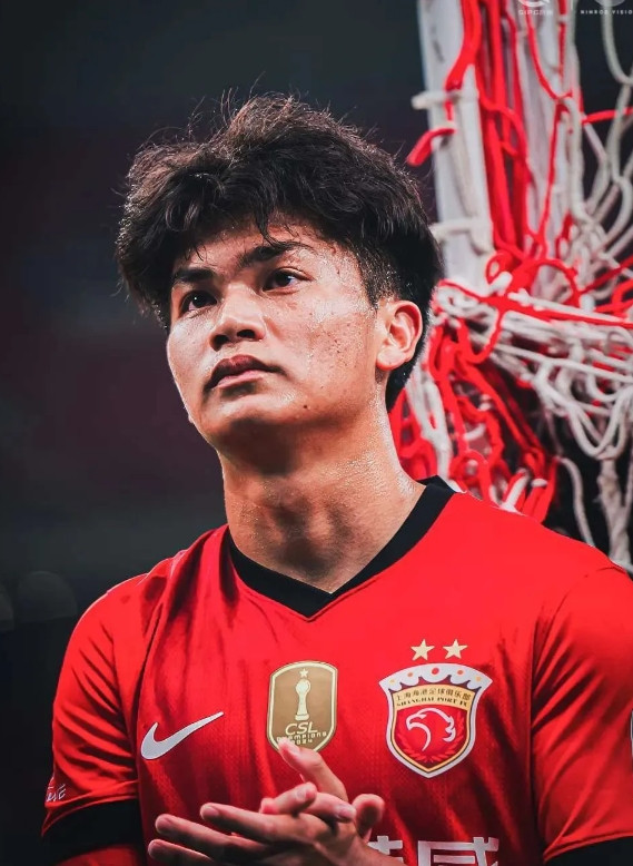 蒯纪闻，高级！海港3:1海牛，蒯纪闻一上场就给大家提神了。这个边路人球分过过瘾了