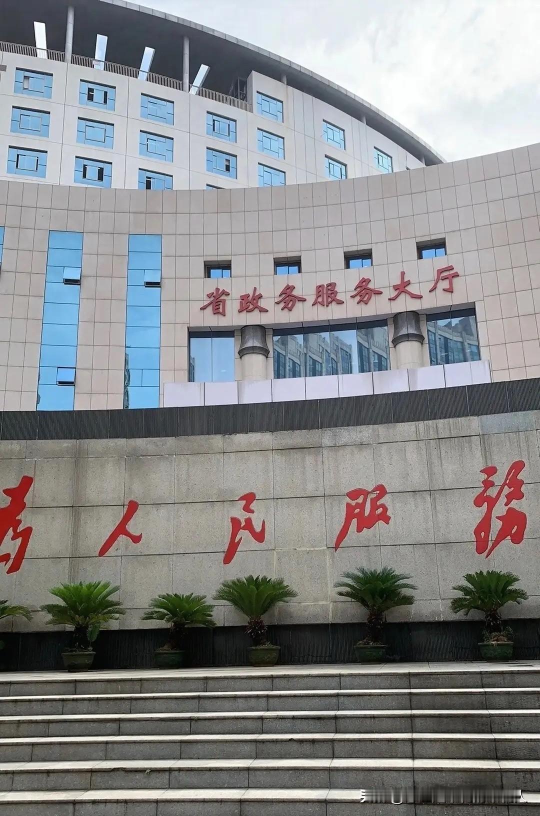 刚从社保局出来，作为过来人，真心奉劝大伙儿一句！要是你现在30岁，正琢磨买社