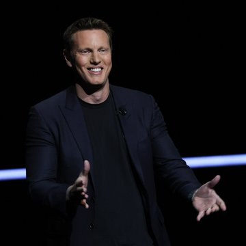 派拉蒙的大佬大卫·埃利森CinemaCon推介会上也是尽力示好院线。他宣布，从