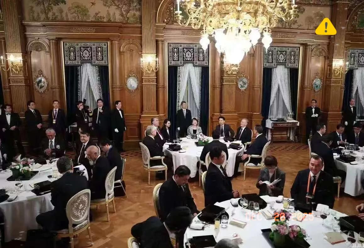 刚刷到中亚五国组团去日本开会的消息，看着照片里那几位笑得见牙不见眼的，心里属实有