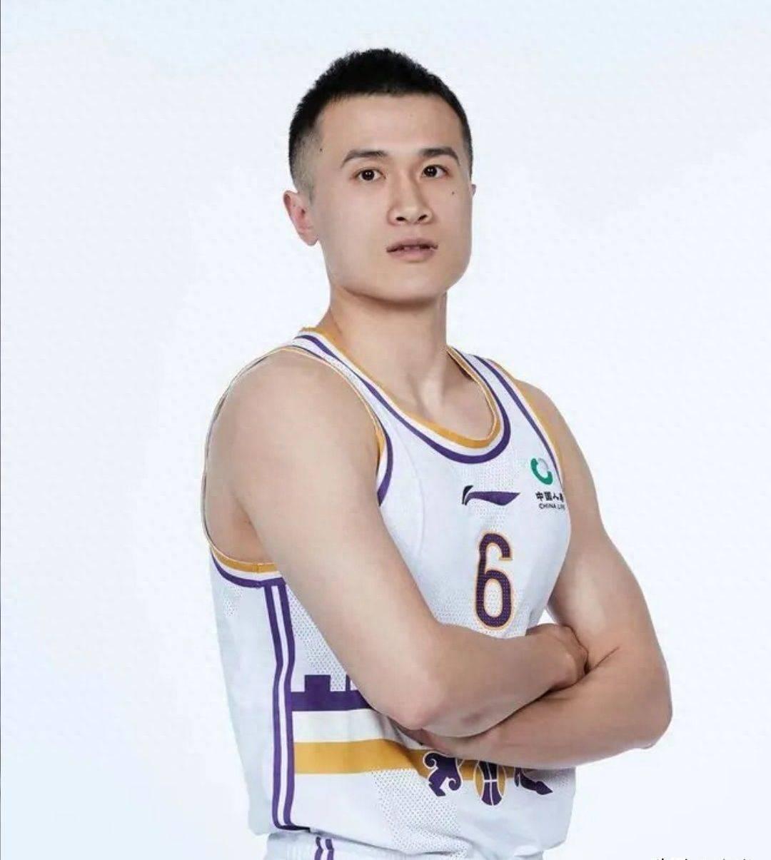 张帆和北控合约是2023年6月28日签下3年C类合同，合同到期时间2026.7.