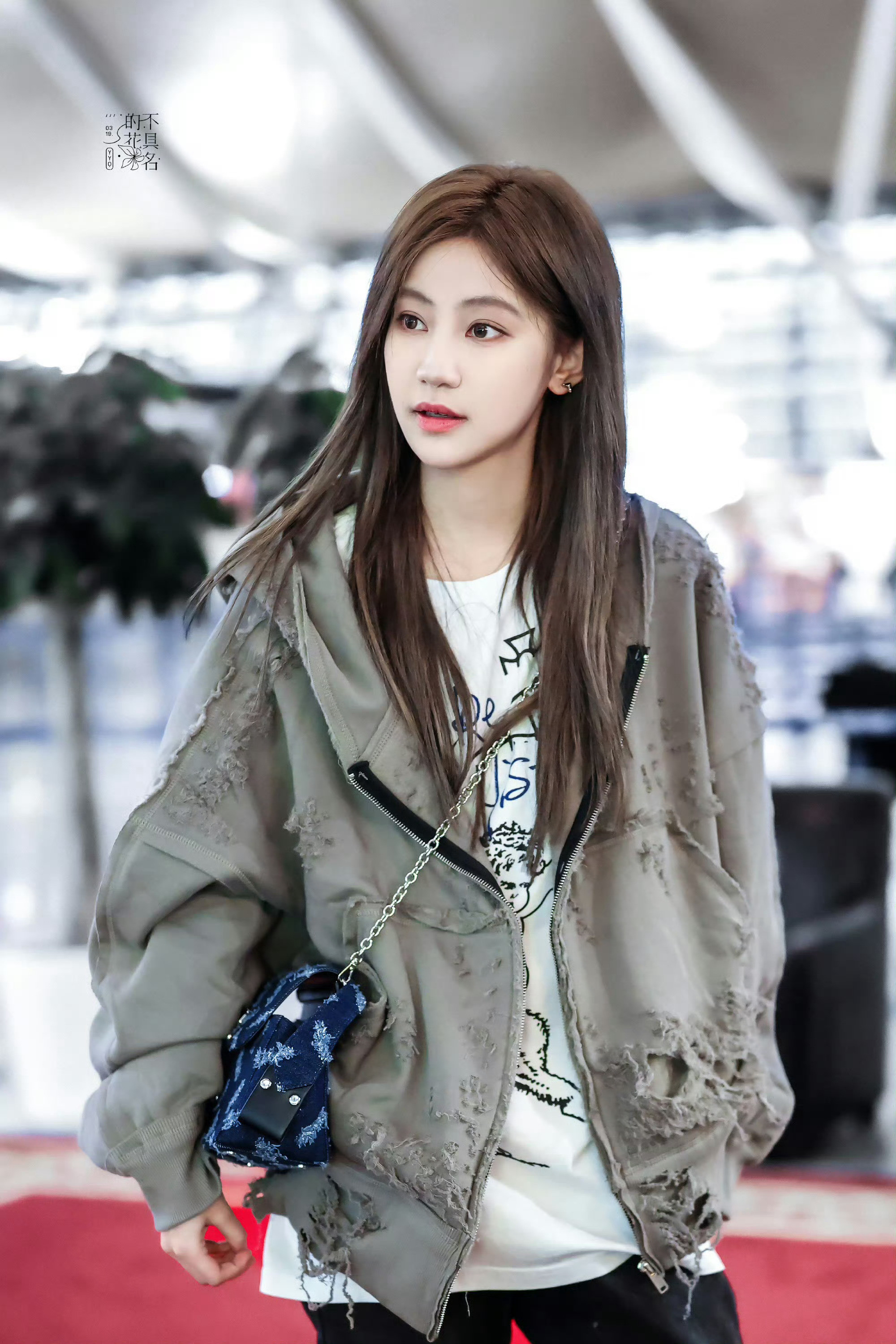 袁一琦出发巴黎时装周起落平安，期待一琦闪耀巴黎✨