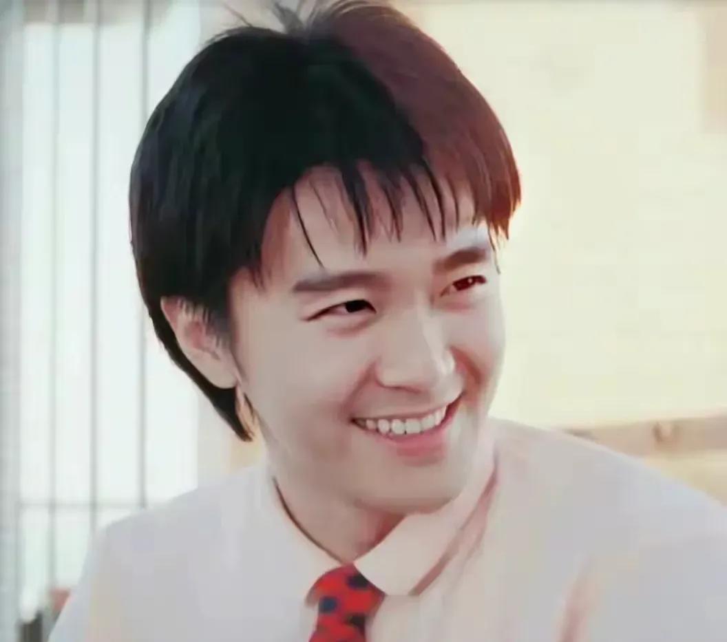 1990年，王晶花重金找来周星驰出演《赌侠》里的男二陈小刀，可是周星驰根本演不了