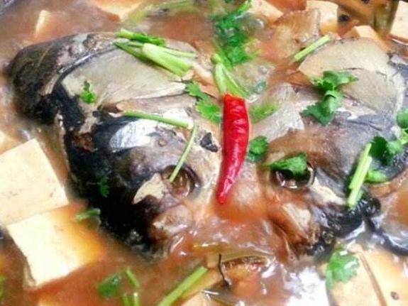 鱼头炖豆腐的关键步骤在哪里? 这样做油而不腻、鲜而不俗