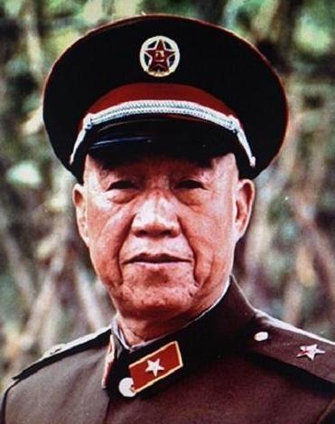 1969年，珍宝岛反击战期间，沈阳军区司令员陈锡联给前线将军肖全夫打来电话，