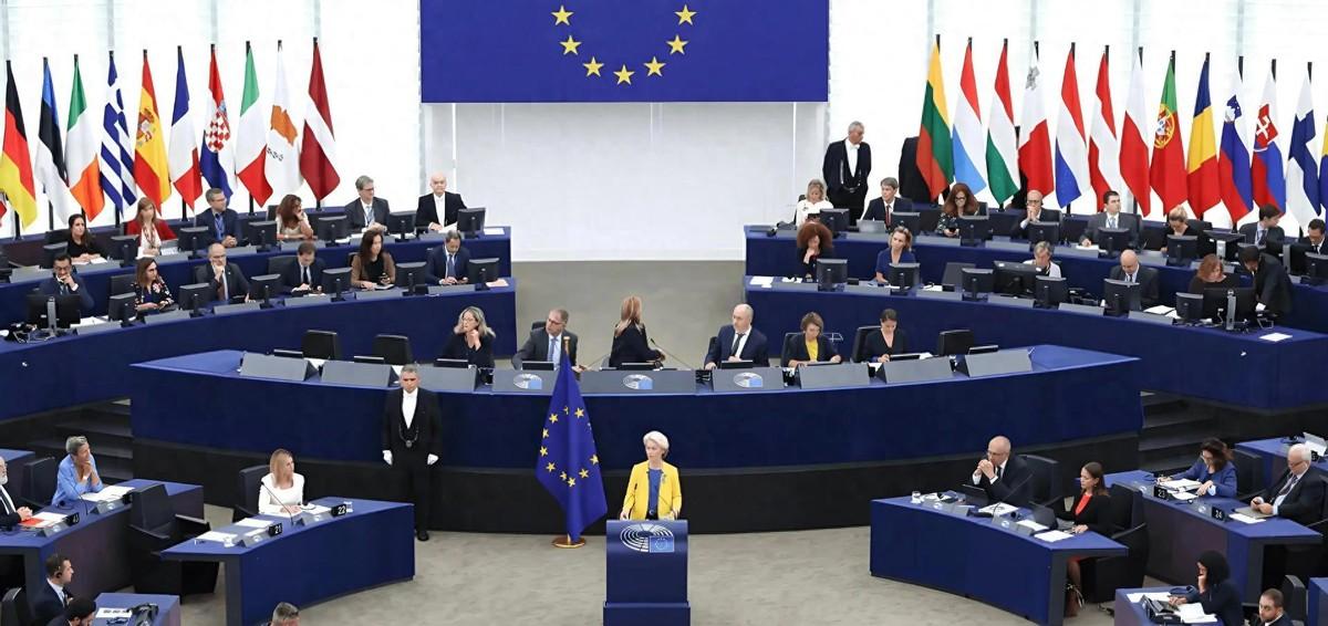 就在前几天，欧洲议会搞了个大阵仗的投票：371票赞成、146票反对、80票弃权。